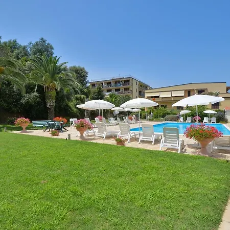 Le Lecce 34 * Каполивери